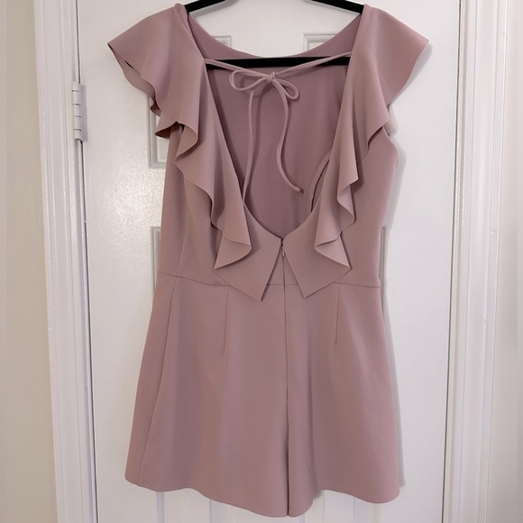 NWT She + Sky Dusty Pink Flounce Ruffle Open Back Shorts Romper - Size Large - Picture 3 of 5